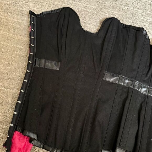 Hot Pink Black Lace Steel Boned Lace Up Back Corset Size 22 NWT - Picture 6 of 10